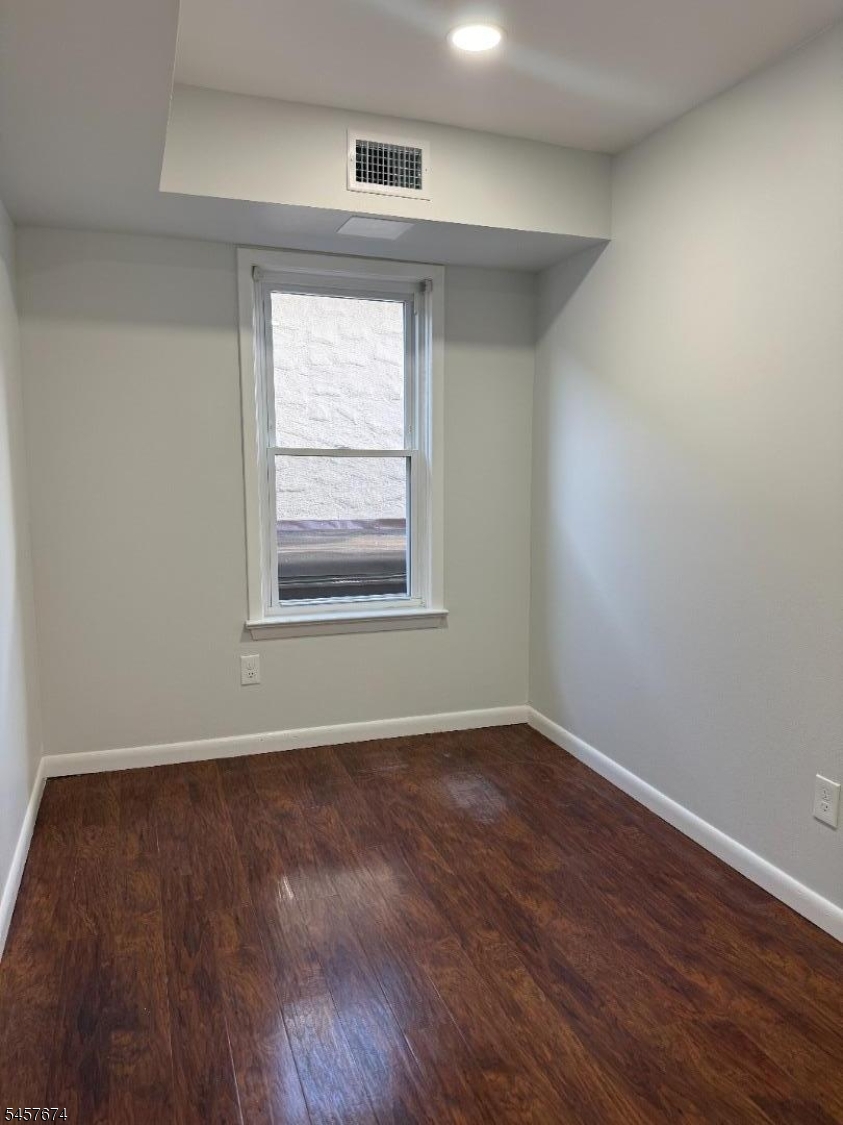 584 Pompton Ave Property Photo 13