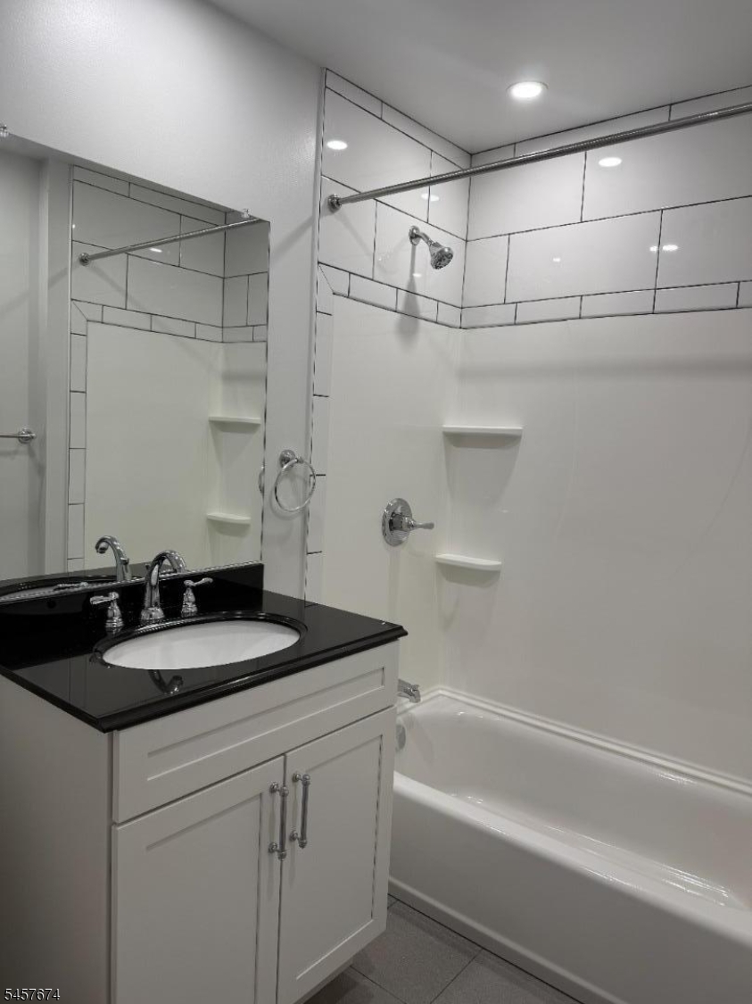 584 Pompton Ave Property Photo 14