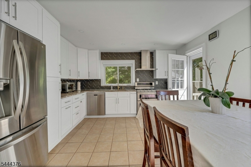 812 Sterling St Property Photo 10