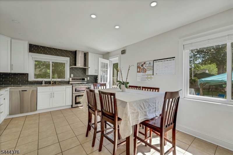 812 Sterling St Property Photo 13