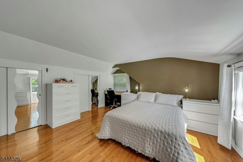 812 Sterling St Property Photo 14