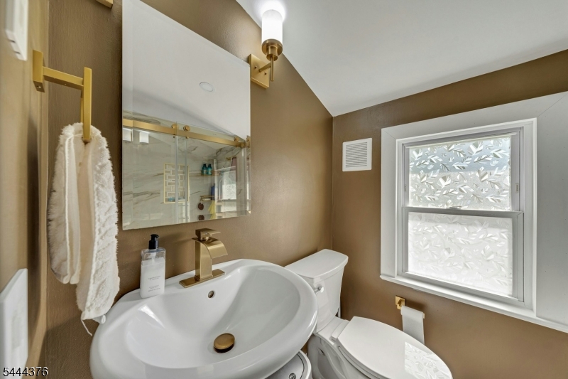 812 Sterling St Property Photo 24
