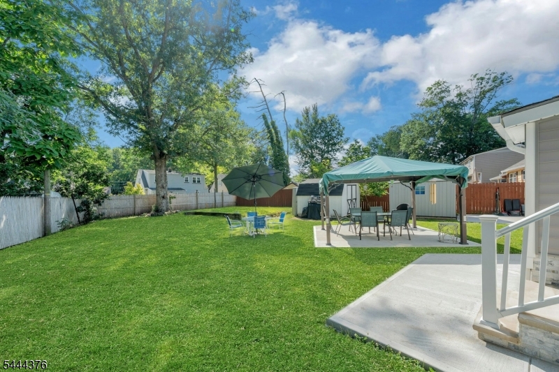 812 Sterling St Property Photo 39