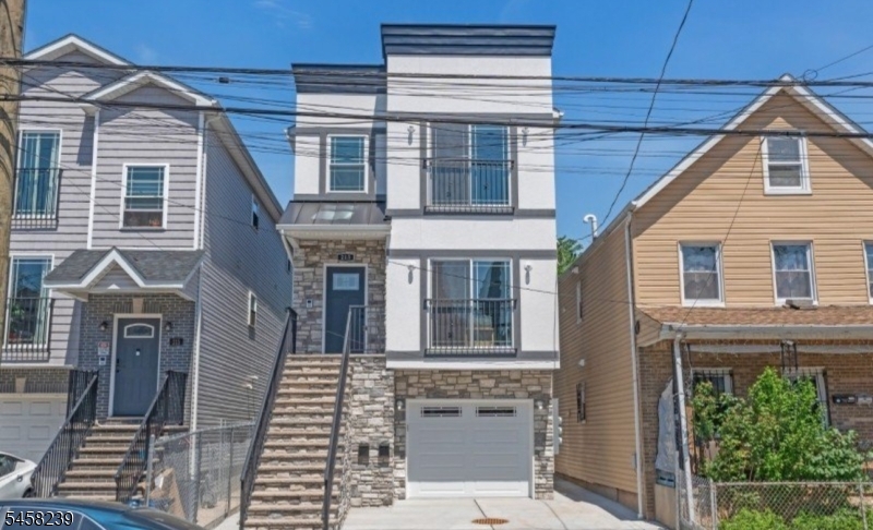213 Pine St 1 Property Photo 1