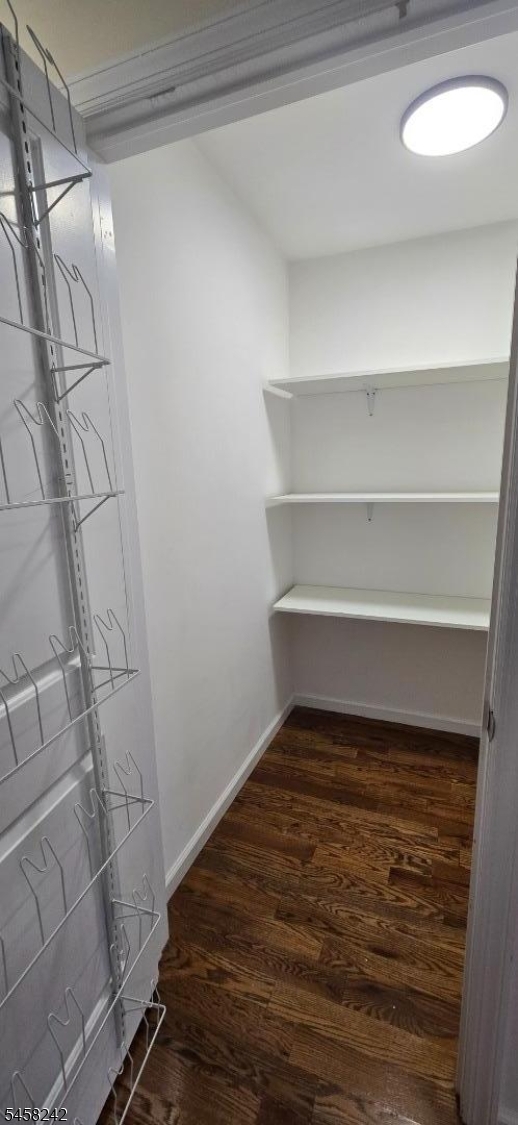 1054 Bond St Property Photo 9