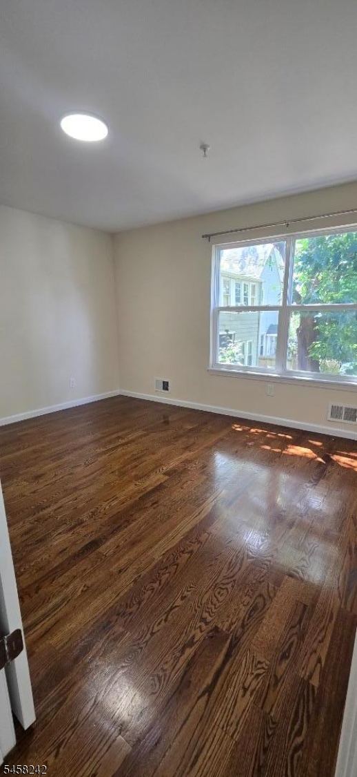 1054 Bond St Property Photo 15