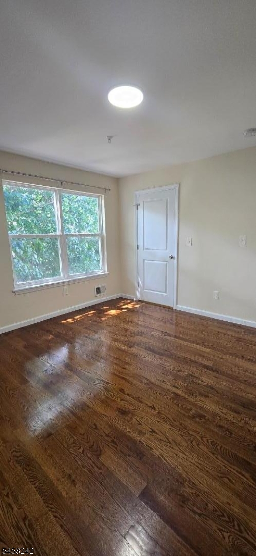 1054 Bond St Property Photo 16