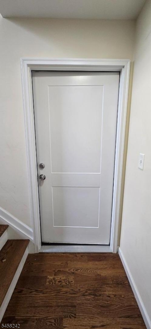1054 Bond St Property Photo 23