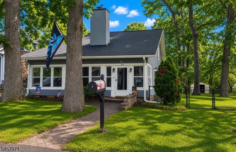 4 Birch Ln Property Photo 1