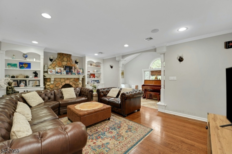 2319 Colonial Dr Property Photo 11