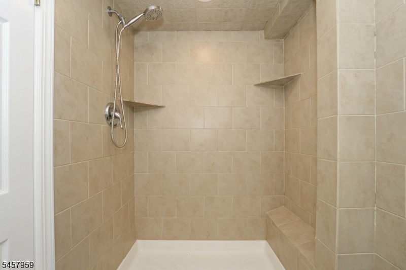2319 Colonial Dr Property Photo 23