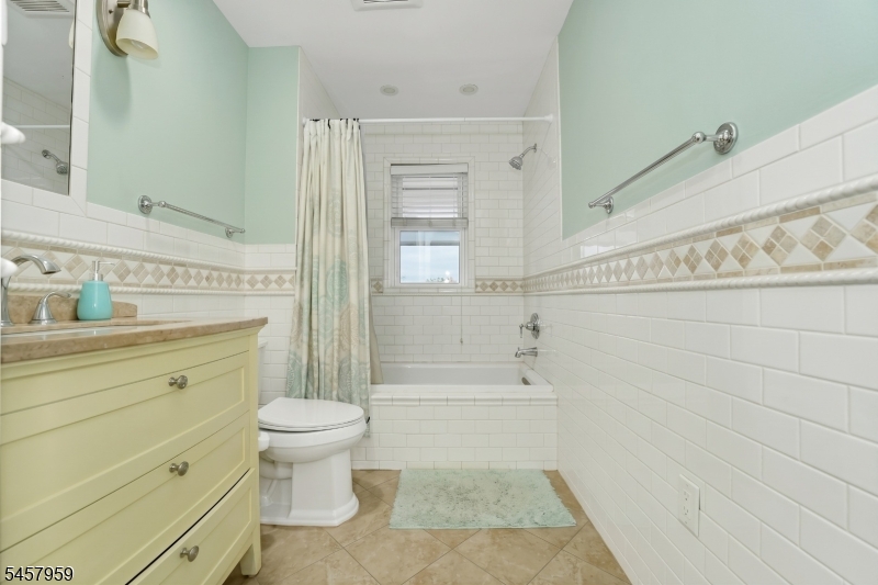 2319 Colonial Dr Property Photo 33