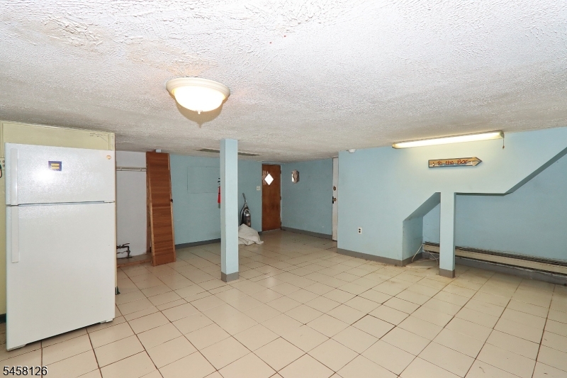 1021 Harding Ave Property Photo 14