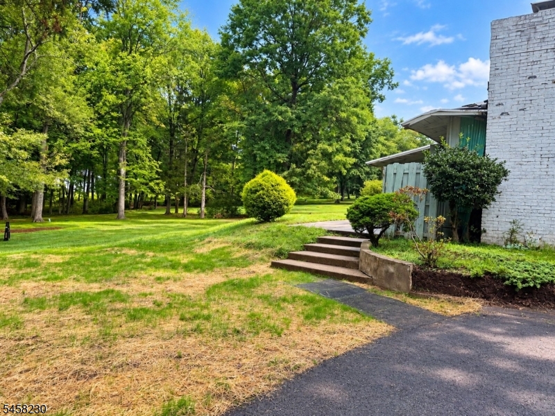 467 Bayberry Rd Property Photo 4