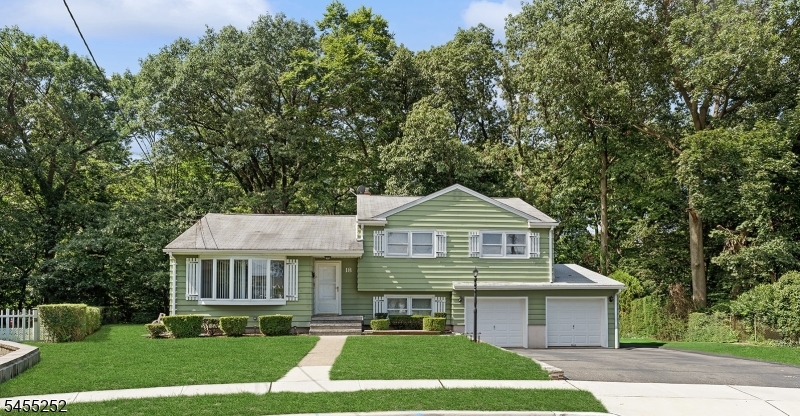 18 Ravine Ct Property Photo 1