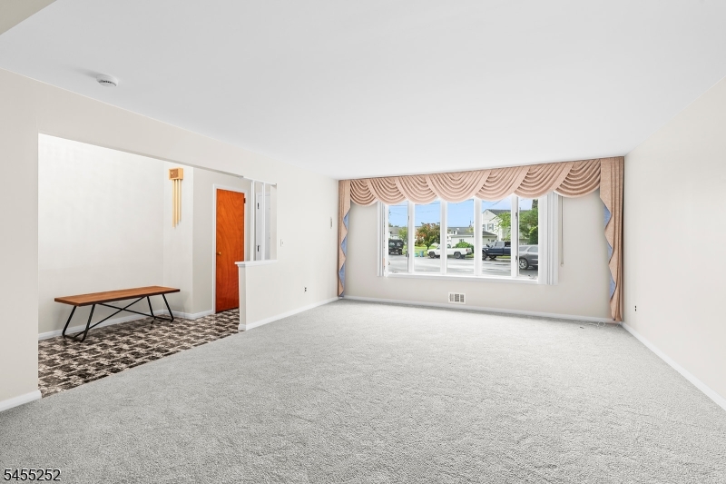 18 Ravine Ct Property Photo 3