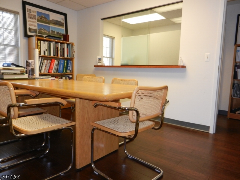 552 Westfield Ave Property Photo 4