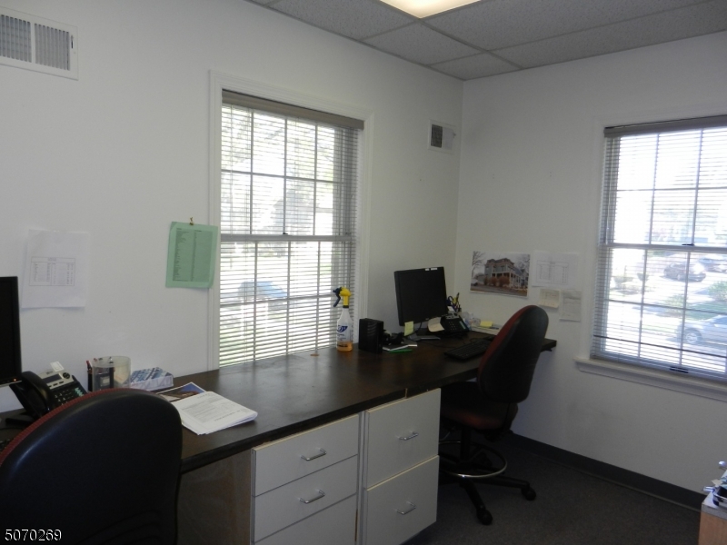 552 Westfield Ave Property Photo 6