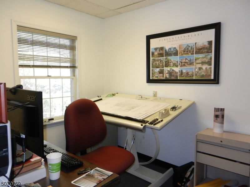 552 Westfield Ave Property Photo 8