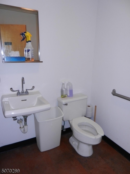 552 Westfield Ave Property Photo 12