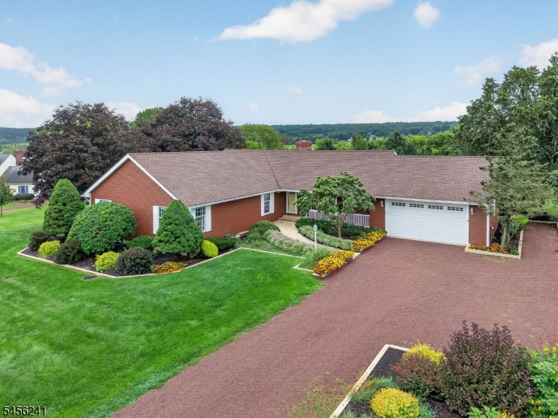 8 Meadowlark Way Property Photo 1