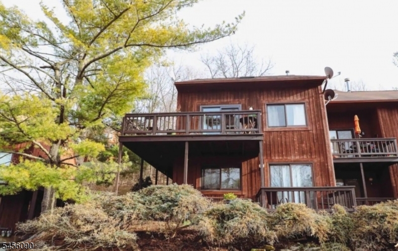 12 Stonehill Dr Property Photo 1