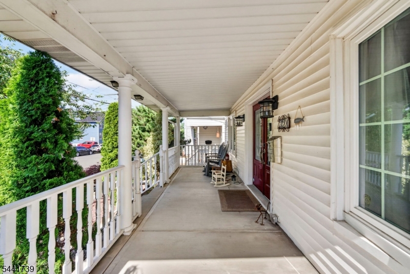 321 Willow Ave Property Photo 4