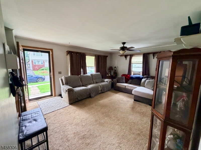 809 Rodgers Ct Property Photo 3
