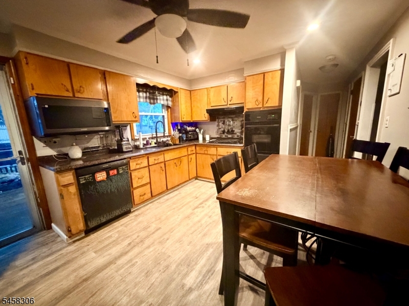 809 Rodgers Ct Property Photo 4