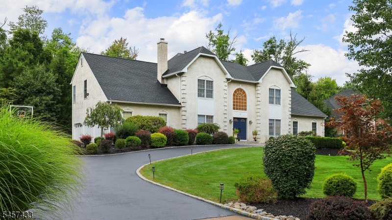 8 Downingtown Ct Property Photo 1