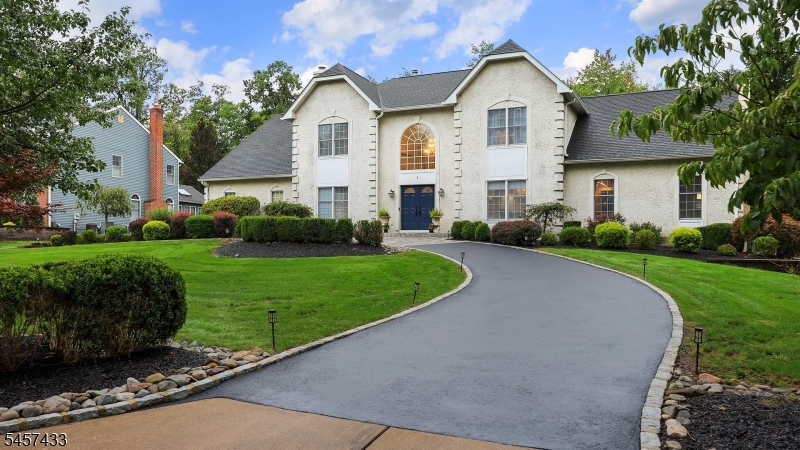 8 Downingtown Ct Property Photo 2