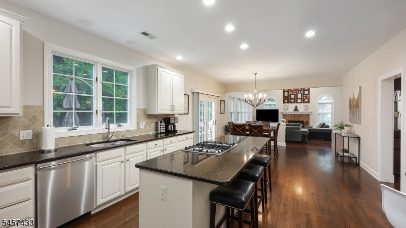 8 Downingtown Ct Property Photo 7