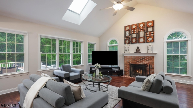 8 Downingtown Ct Property Photo 11