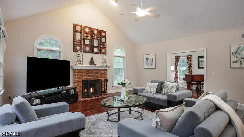 8 Downingtown Ct Property Photo 13