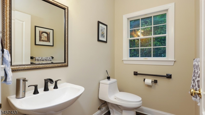 8 Downingtown Ct Property Photo 15