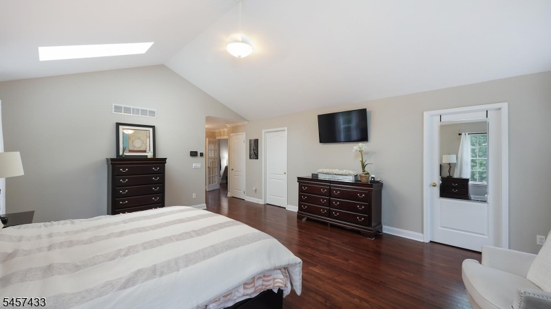 8 Downingtown Ct Property Photo 17