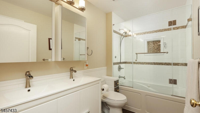 8 Downingtown Ct Property Photo 22