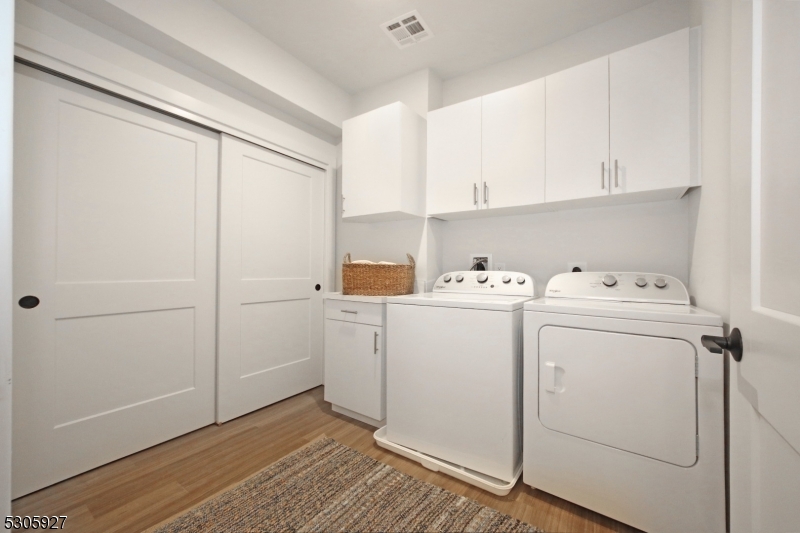 30 Court St E 217 58 Property Photo 14