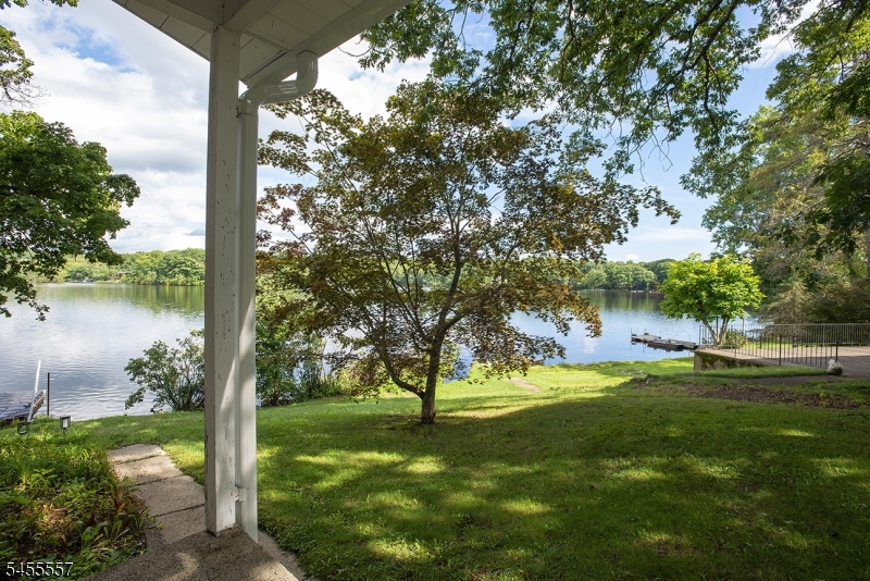 28 Laketop Dr Property Photo 6