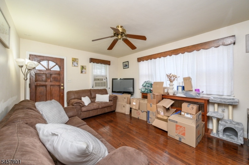 25 Broad Ter Property Photo 4