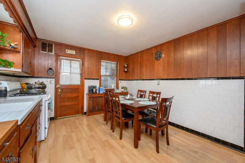 25 Broad Ter Property Photo 6