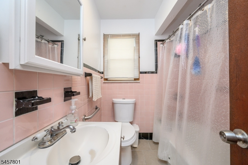 25 Broad Ter Property Photo 10