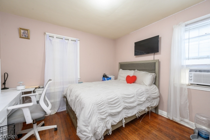 25 Broad Ter Property Photo 11
