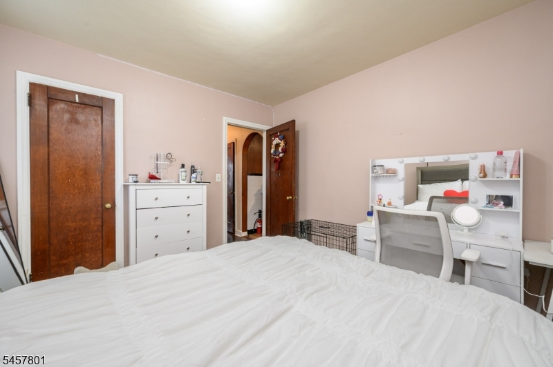 25 Broad Ter Property Photo 12