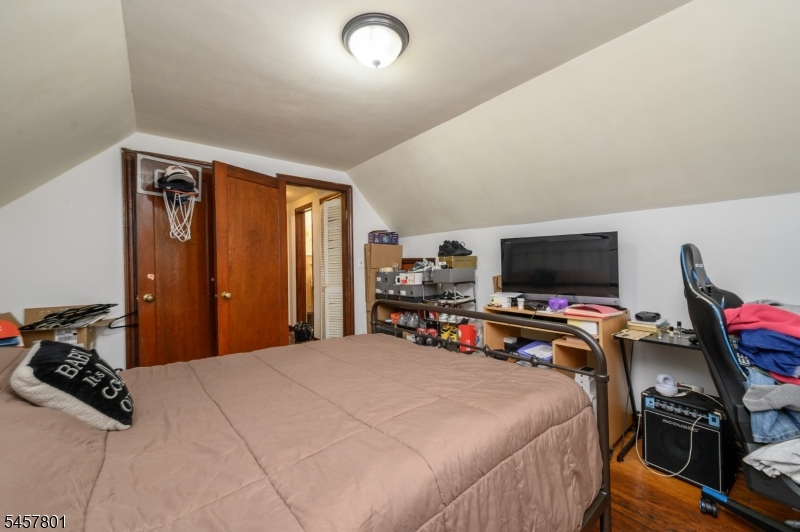 25 Broad Ter Property Photo 17