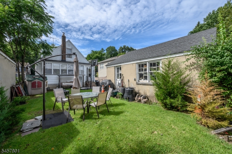 25 Broad Ter Property Photo 27