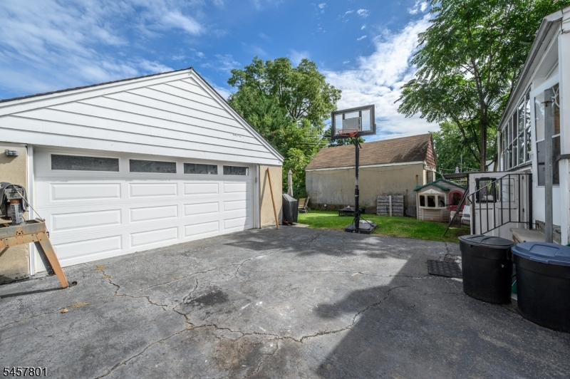 25 Broad Ter Property Photo 30
