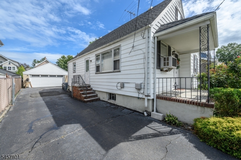 25 Broad Ter Property Photo 31