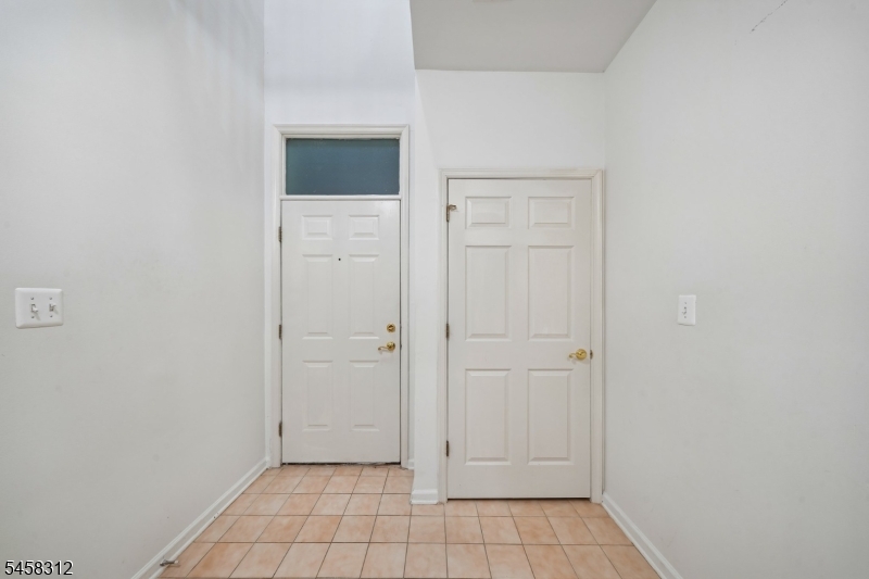 611 Binghampton Ln Property Photo 4