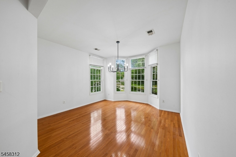 611 Binghampton Ln Property Photo 11